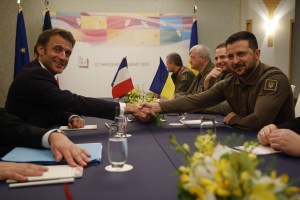 La presencia de Zelenski en el G7 “puede cambiar el juego”, asegura Macron