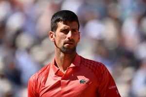 Djokovic pasa a su novena final de Wimbledon