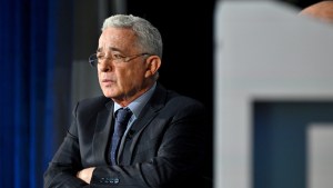 Uribe envía corto mensaje sobre el pronunciamiento que hará ante el llamado de la Fiscalía a juicio