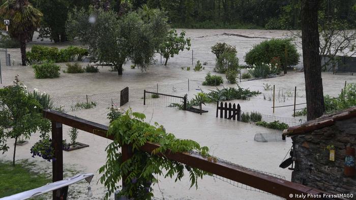 Cifra de fallecidos por inundaciones en Italia asciende a ocho, miles de evacuados y enormes destrozos