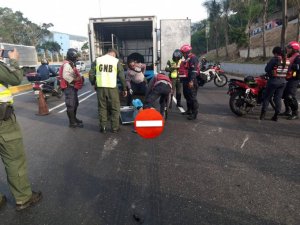 Al menos un muerto dejó accidente de tránsito en la autopista Valle-Coche