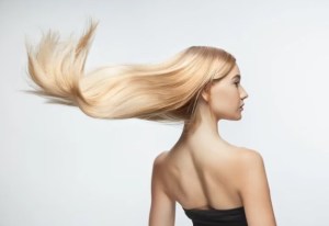 Ocho mitos y verdades sobre el cuidado del cabello, desde el corte de pelo en luna llena hasta el uso de talco