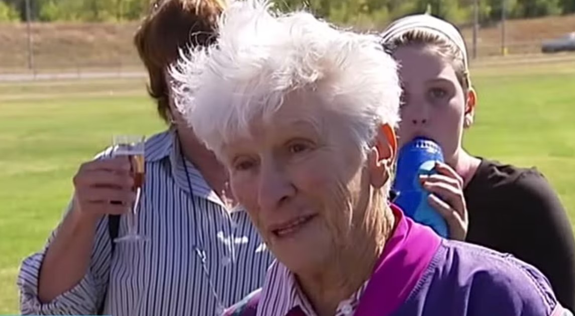 Anciana de 95 años en Australia hospitalizada luego que un policía la inmovilizara con un táser