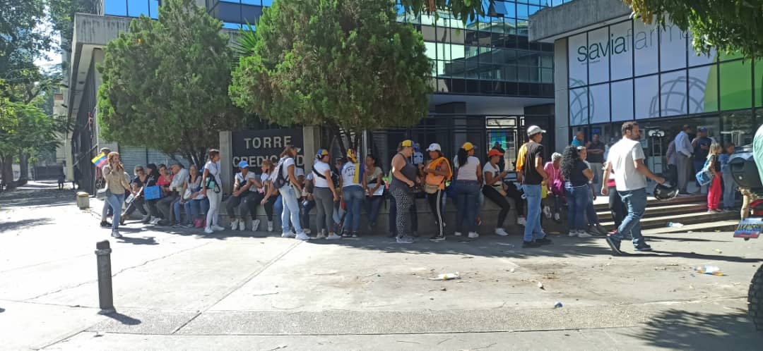 Caraqueños llegan a los puntos de concentración para la marcha del Día del Trabajador #1May (Imágenes)