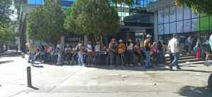 Caraqueños llegan a los puntos de concentración para la marcha del Día del Trabajador #1May (Imágenes)