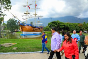Maduro sacó a “titirimundi” del Parque del Este para pasear sin curiosos junto a “Cilita”