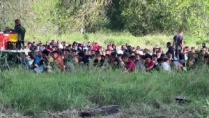 Más ciudades de Texas declaran estado de emergencia por llegada masiva de migrantes