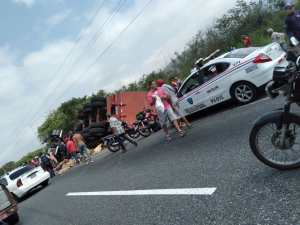 Saquearon gandola que se volcó en la Autopista Centroccidental en Yaracuy este #12May (Video)