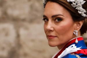 El homenaje de la princesa Kate a Diana de Gales en la ceremonia de coronación de Carlos III