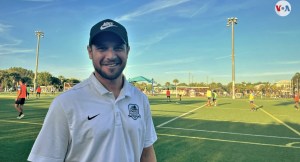 Entrenador venezolano de fútbol mira atento desde Miami el desarrollo del deporte en su país