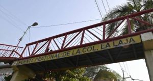 Hallaron los cadáveres de cuatro hombres en puente peatonal de Acapulco