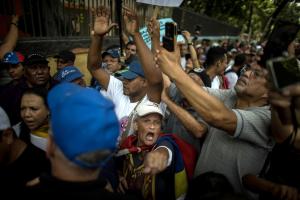 “El ajuste es insuficiente”: Trabajadores venezolanos seguirán en las calles tras anuncio de Maduro