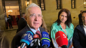 Semana: Álvaro Uribe expuso al canciller Leyva cinco “profundas preocupaciones” que tiene sobre Venezuela