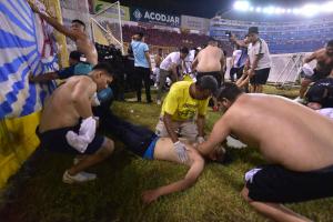 Estampida mortal en El Salvador: detienen a presidente, dirigentes del club Alianza y a responsables del estadio