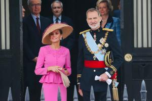 Diseñadora venezolana Carolina Herrera vistió a la reina Letizia de España para la coronación de Carlos III