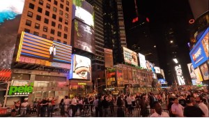 Viral: El corazón de Nueva York en Times Square se llenó de color con las obras del venezolano Cruz-Diez (VIDEO)