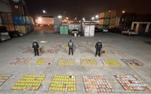 Incautaron más de 2,5 toneladas de cocaína ocultos en contenedores de atún en Ecuador