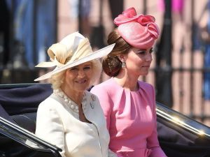 Así serán los antagónicos “looks” de Kate Middleton y Camila en la coronación del rey Carlos III