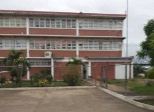 Rateritos “tomaron prestado” los cables de un colegio en Barinas y lo dejaron “en penumbras”