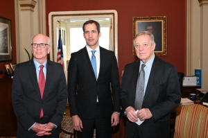 Senadores Durbin, Menéndez, Kaine y Welch se reunieron con Guaidó en Washington