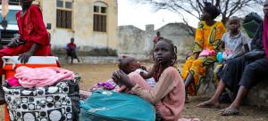 Más de 100 mil personas huyeron de Sudán a países vecinos, según Acnur