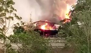 Reportan incendio en el CC Casa Mía de la carretera Panamericana #2May (Videos)
