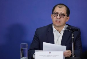 Familia de fiscal general de Colombia saldrá del país tras polémica con Petro