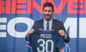 El PSG y una nueva señal contra Messi: sacaron sus camisetas de las tiendas del club (VIDEO)