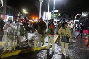 Migrantes se mantienen en campamento de la Ciudad de México pese a intento de desalojo