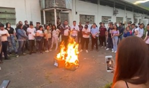 Jornada de elecciones suspendidas en la UCV cierra con papeletas siendo incineradas (VIDEO)