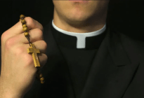 Orgías, pornografía y promesas espirituales: el escalofriante testimonio de una monja abusada por sacerdote
