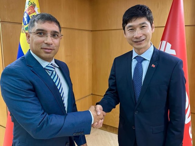 Presidente de Pdvsa retomó negocios bilaterales con embajador chino en Venezuela