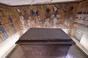 Asegura que sufrió una “misteriosa enfermedad” tras abrir una tumba del antiguo Egipto
