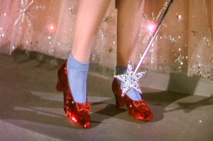 Se robó las zapatillas que lució Judy Garland en “El mago de Oz” y terminó tras las rejas en Minnesota