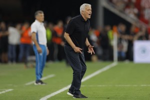 Uefa suspendió a José Mourinho por insultar al árbitro en la final de la Europa League