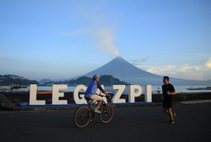Filipinas prepara la evacuación de cientos de personas por el riesgo de erupción del Mayón