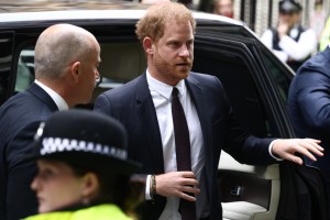 El príncipe Harry llega a la Alta Corte de Londres para declarar contra diario sensacionalista