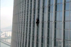 Detenido un británico por escalar el rascacielos más alto de Seúl