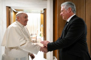 El papa Francisco, “encantado” de recibir al dictador cubano (VIDEO)