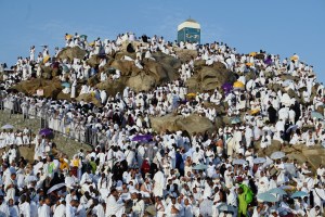 Peregrinos musulmanes suben al monte Arafat de Arabia Saudita (Fotos)