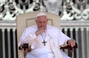 ¿Cómo está el papa Francisco tras operación de una hernia abdominal?, esto respondió su cirujano