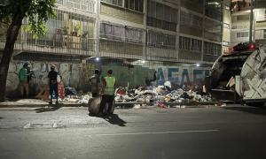 El Tiempo: Buscar en la basura, así es la dura forma de hallar alimentos en Venezuela