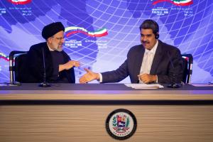 EEUU aseguró que “no le sorprende” el acercamiento del régimen de Maduro con Irán