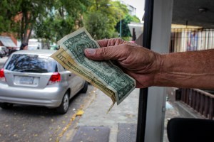 El dólar amaneció cerca del “tercer piso” y pulveriza la economía venezolana (FOTO)