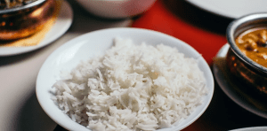 Los contundentes efectos que genera el arroz blanco en la sangre, según Harvard