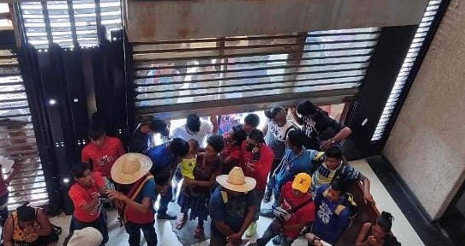 Yukpas toman las instalaciones del Palacio de Justicia en Maracaibo y bajan la santamaria
