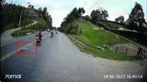 VIDEO da la vuelta al mundo: momento en que niña es embestida por motos y milagrosamente sale ilesa