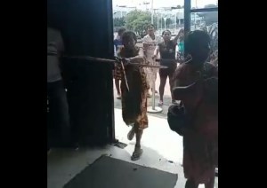 “Ya los van a soltar”: Mujeres yukpas exigieron con arco y flecha que liberen a sus esposos (VIDEO)