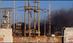 Reportaron fuerte incendio en almacenes de una subestación eléctrica en Los Orumos (VIDEOS)