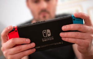 Switch 2 en el horizonte: Nintendo patentó una excitante consola con tres pantallas